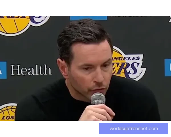 雷迪克称球队限制艾顿海斯三分詹姆斯表现依旧令人惊叹